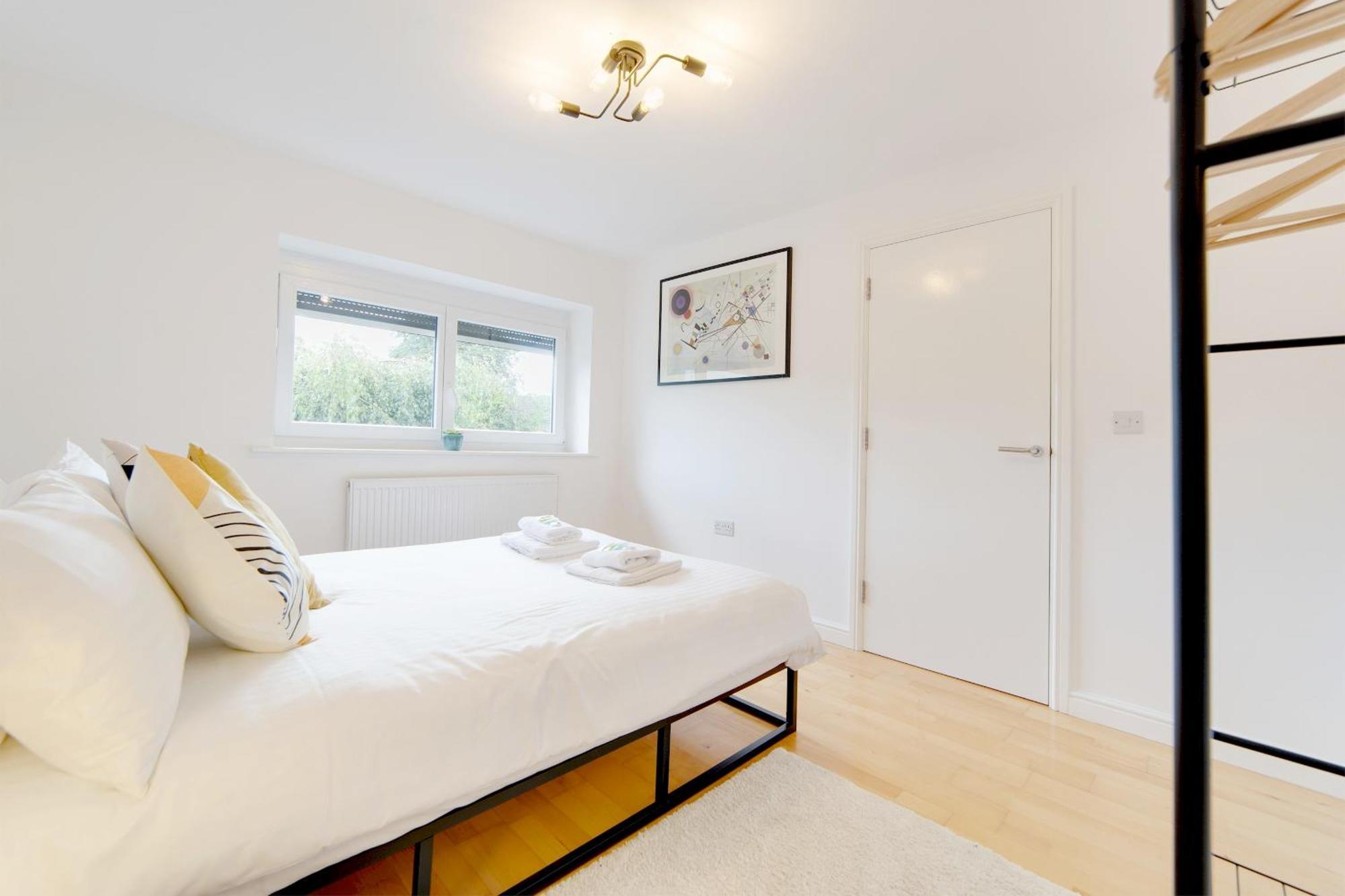 Pass The Keys 49 Byron Square Modern And Spacious 3 Bed Home With Free Parking كامبريدج المظهر الخارجي الصورة